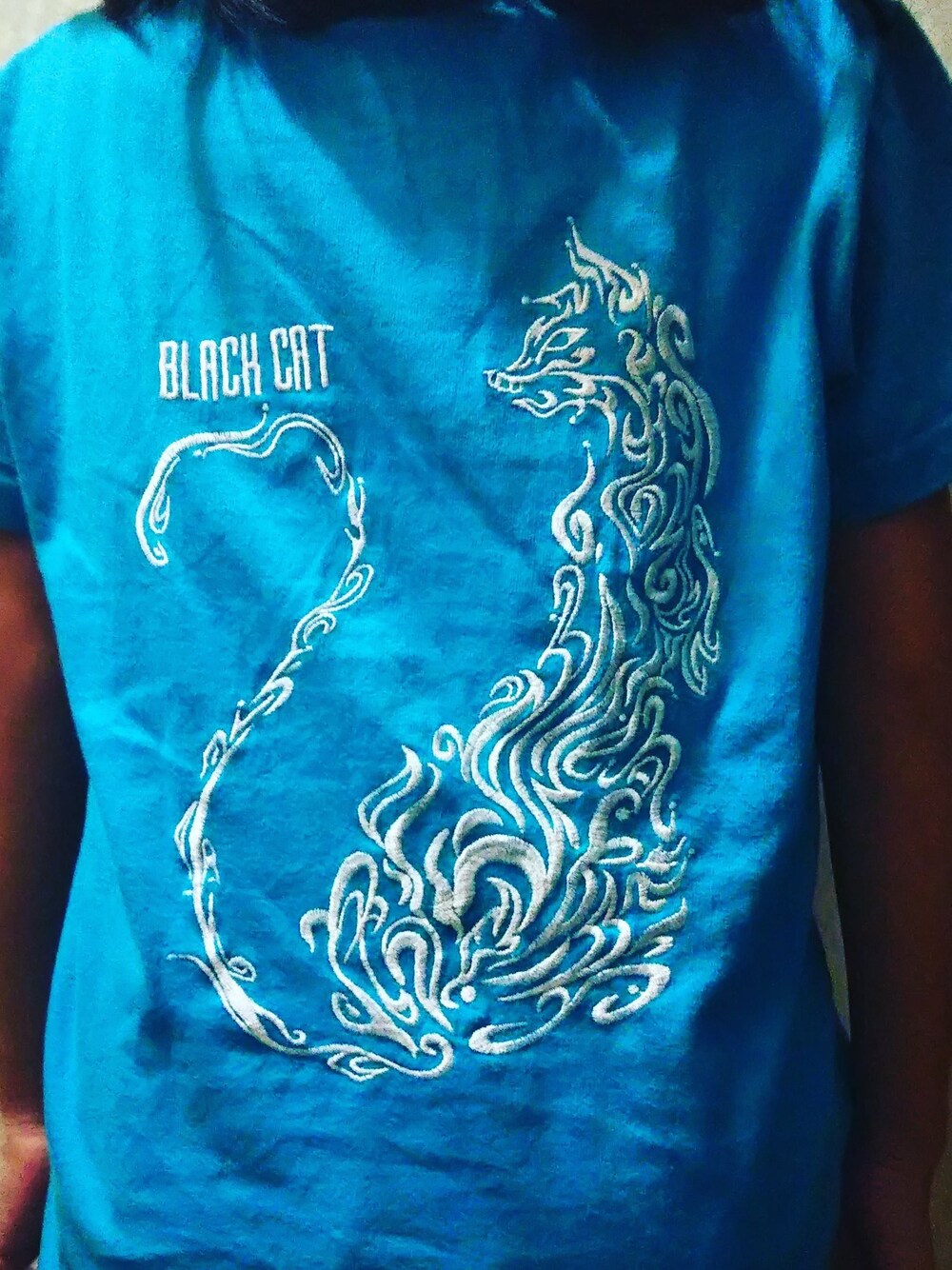 「ホワイト、ブルー、Tシャツ、刺繍、summer、street、キッズコーデ、ネコ、cat、刺繍トップス」｜「BLACKCATオリジナルTシャツ（Tシャツ/カットソー、ブルー系）」を使った、愛知　BLACKCATヒロさん（キッズ・120cm）の夏コーディネートの1枚目の写真