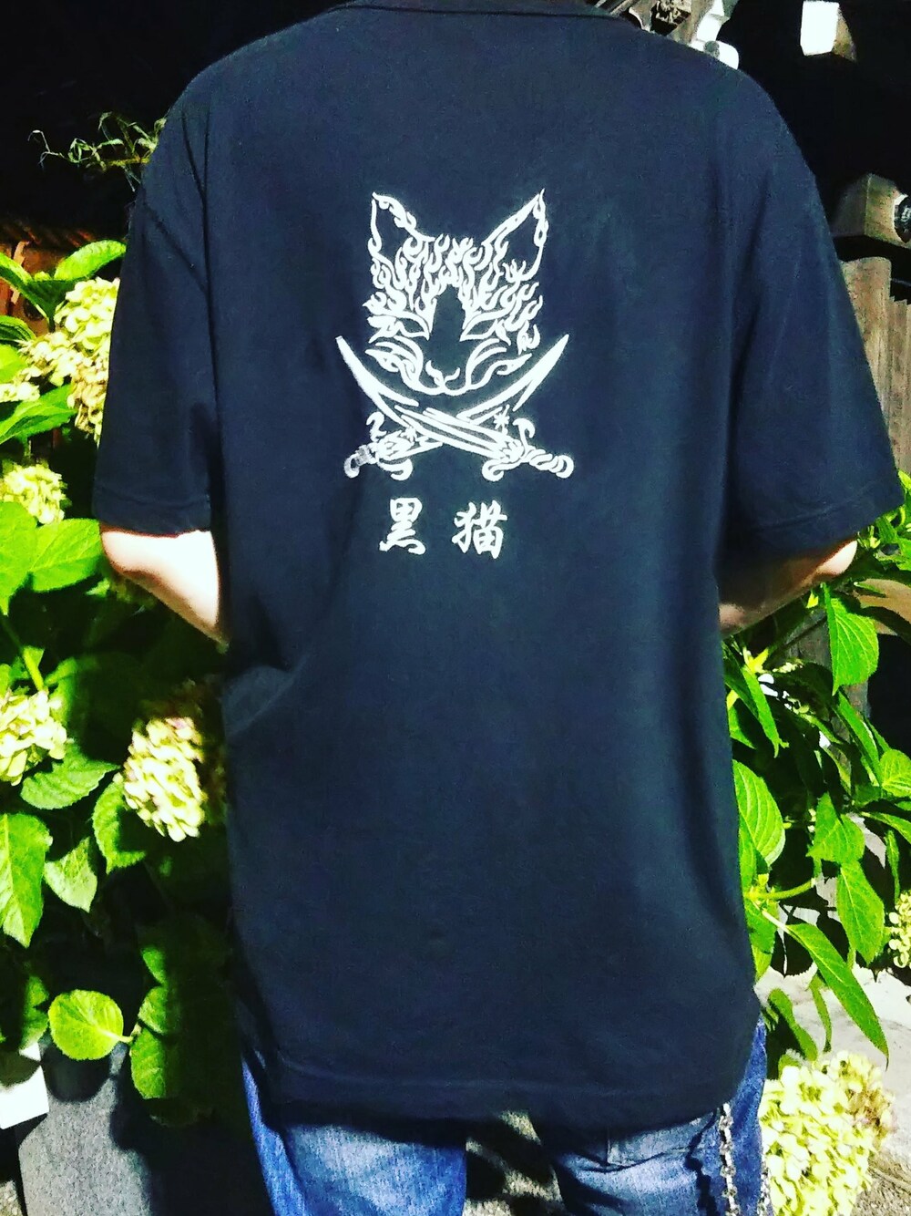 「ブラック、Tシャツ、刺繍、summer、白、オーバーサイズ、street、ネコ、オトナカジュアル、おしゃれさんと繋がりたい」｜「BLACKCATオリジナルTシャツ（Tシャツ/カットソー、ブラック系）」を使った、愛知　BLACKCATヒロさん（メンズ・168cm）の夏コーディネートの1枚目の写真