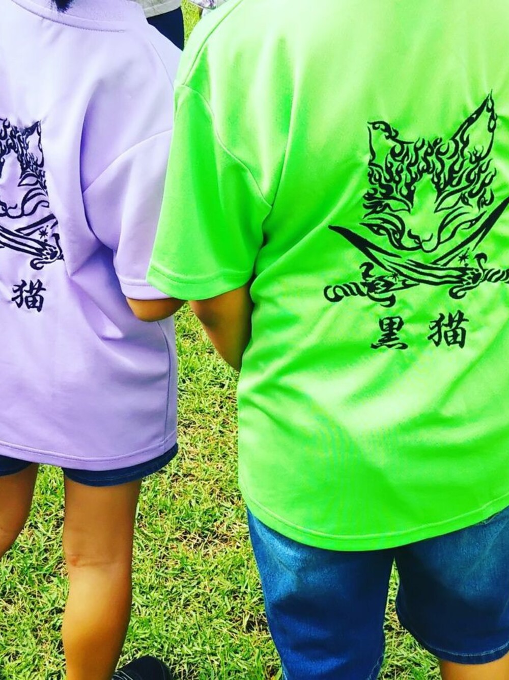 「black、グリーン、Tシャツ、刺繍、黒、street、キッズコーデ、ネコ、紫、おしゃれさんと繋がりたい」｜「BLACKCATオリジナルドライTシャツ（Tシャツ/カットソー、グリーン系）」を使った、愛知　BLACKCATヒロさん（キッズ・130cm）の秋コーディネートの1枚目の写真