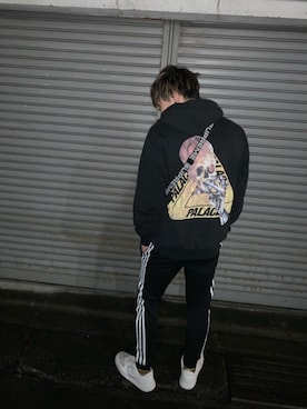 「PALACE（パレス）のアイテム（パーカー、ブラック系）」を使った、正龍さん（メンズ）の秋コーディネート