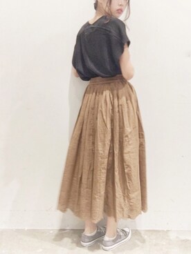 アイレット刺繍ロングスカートを使った人気ファッションコーディネート