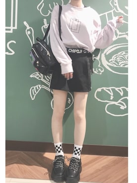 「黒×ピンク」｜「アイテム（スニーカー）」を使った、優☺︎さん（レディース・158cm）の春コーディネート