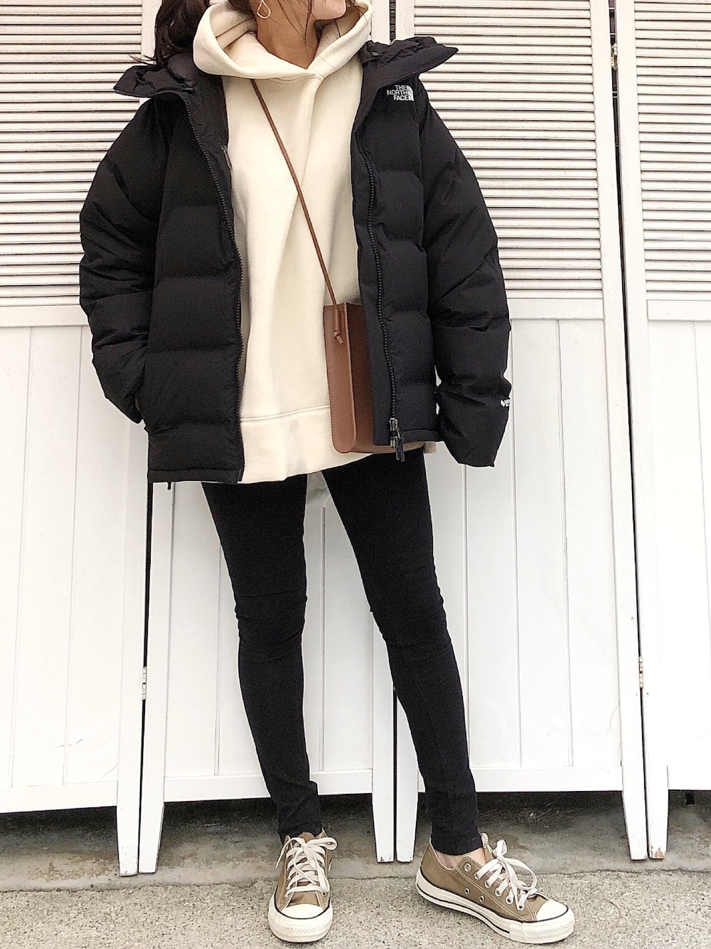 「秋のコーデ、ノースフェイス、スキニー、オトナカジュアル、スニーカーコーデ」｜「SLOBE IENAの【THE NORTH FACE】 Belayer Parkaダウンジャケット【手洗い可】◆（ダウンジャケット/コート、ブラック系）」を使った、moyooonnさん（レディース・152cm）の秋コーディネートの1枚目の写真