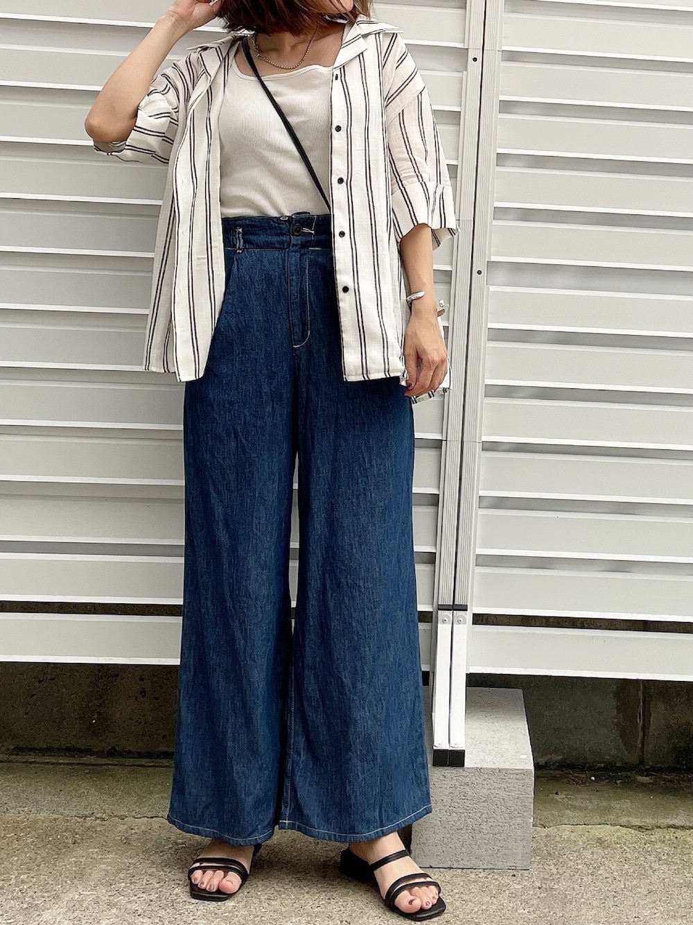 「ワイドデニム、シャツスタイル、ラクチンコーデ、オトナ女子、シンプルコーデ、GRL、低身長」｜「GUのアイテム（デニムパンツ、ブルー系）」を使った、moyooonnさん（レディース・152cm）の夏コーディネートの1枚目の写真