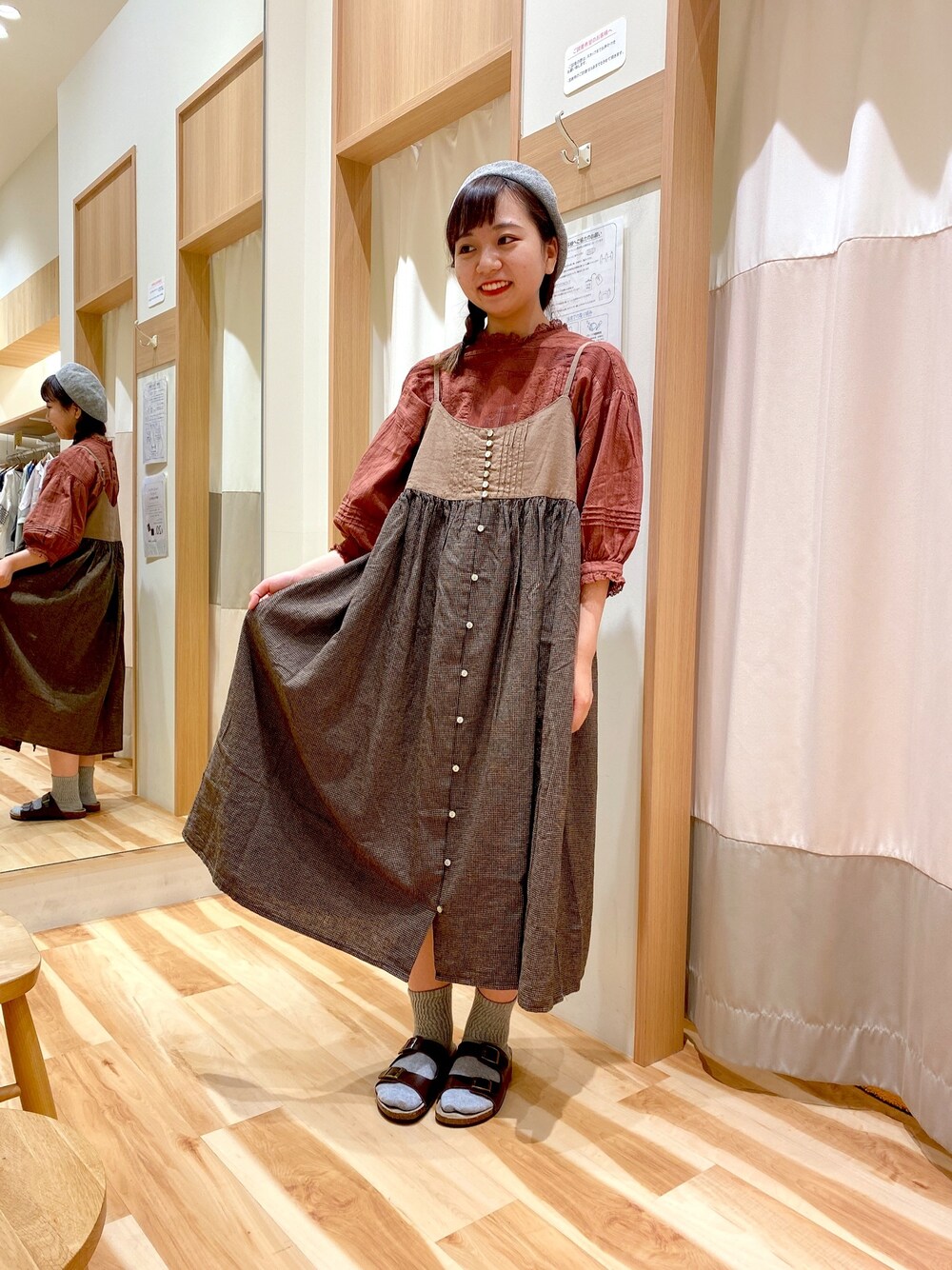 「Samansa Mos2のアイテム（ワンピース/ドレス、ベージュ系）」を使った、りんさん（レディース・156cm）の夏コーディネートの1枚目の写真