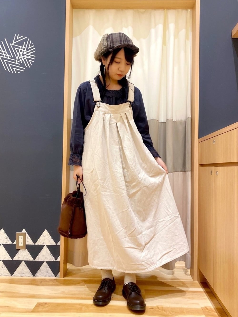 「秋冬コーデ、ナチュラル」｜「Samansa Mos2のリバーシブルボア巾着バッグ（ハンドバッグ、ブラウン系）」を使った、りんさん（レディース・156cm）の秋コーディネートの1枚目の写真