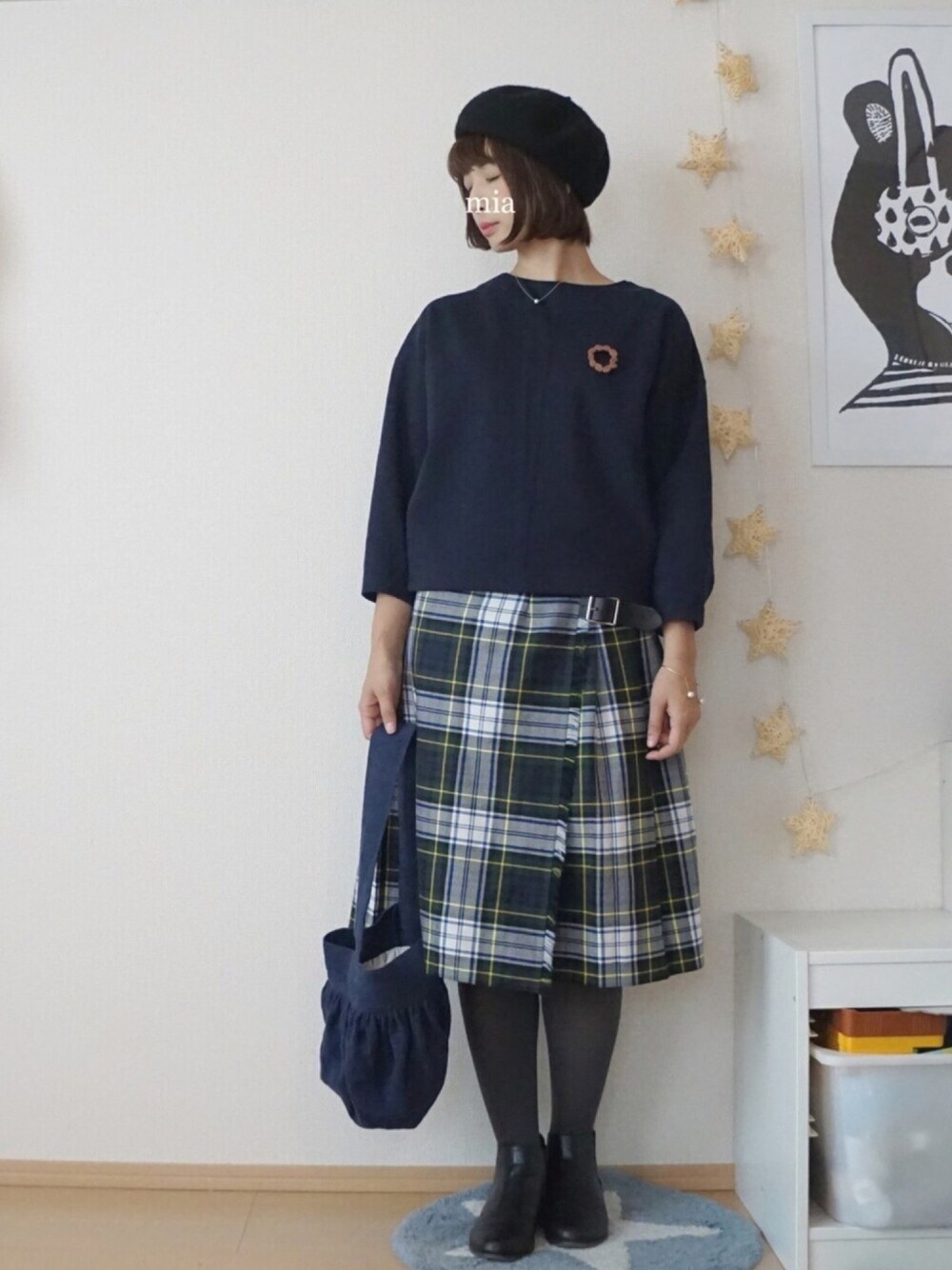 「シンプル、秋のコーデ、チェックスカート、巻きスカート、ブーツ、ベレー帽、ベレー帽推奨委員会、ラフ、Lin français d'antan、オニールオブダブリン」｜「靴下屋の靴下屋/ 60デニールタイツ　M～Lサイズ（タイツ/ストッキング、グレー系）」を使った、ｍｉａ＊さん（レディース・160cm）の秋コーディネートの1枚目の写真