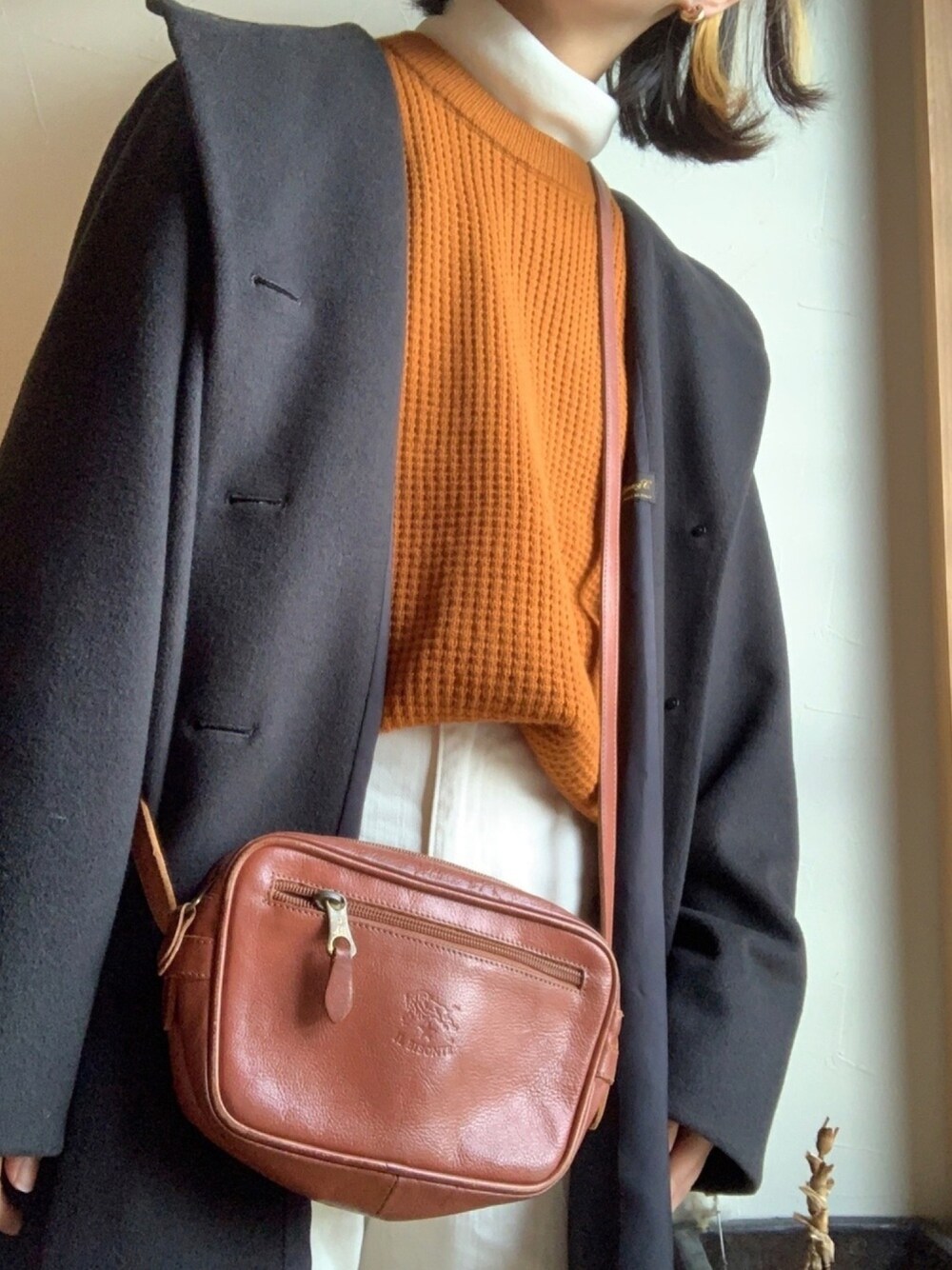 「あけましておめでとうございます！、家、UNIQLO、GU、イルビゾンテ、冬コーデ、イヤリング、シンプル、コート活躍万歳」｜「IL BISONTEのアイテム（ショルダーバッグ、ブラウン系）」を使った、みそだれさん（レディース・155cm）の冬コーディネートの1枚目の写真