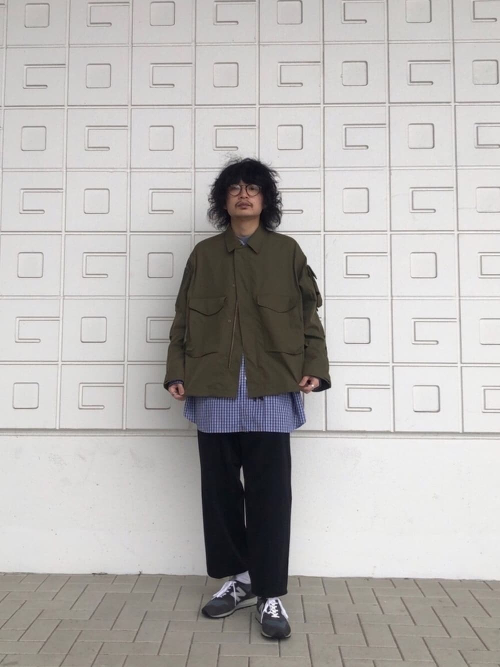 「ootd、レイヤードスタイル、DAIWAPIER39、チェックシャツ、NEWBALANCE、newbalance1300、1300」｜「DAIWA PIER39のアイテム（ジャケット/アウター、グリーン系）」を使った、Takuyaさん（メンズ・176cm）の春コーディネートの1枚目の写真