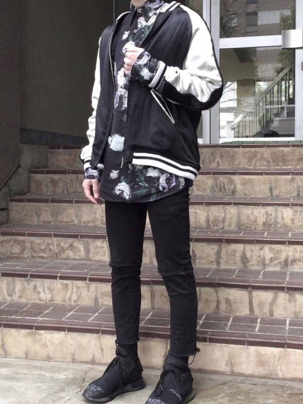 「ootd、CHRISTIAN DADA、LAD MUSICIAN、Danke schon、Y-3、yohjiyamamoto、Maison Martin Margiela、Maison Margiela、花柄」｜「CHRISTIAN DADAのアイテム（ブルゾン、ブラック系）」を使った、aboyさん（メンズ・169cm）の春コーディネートの1枚目の写真