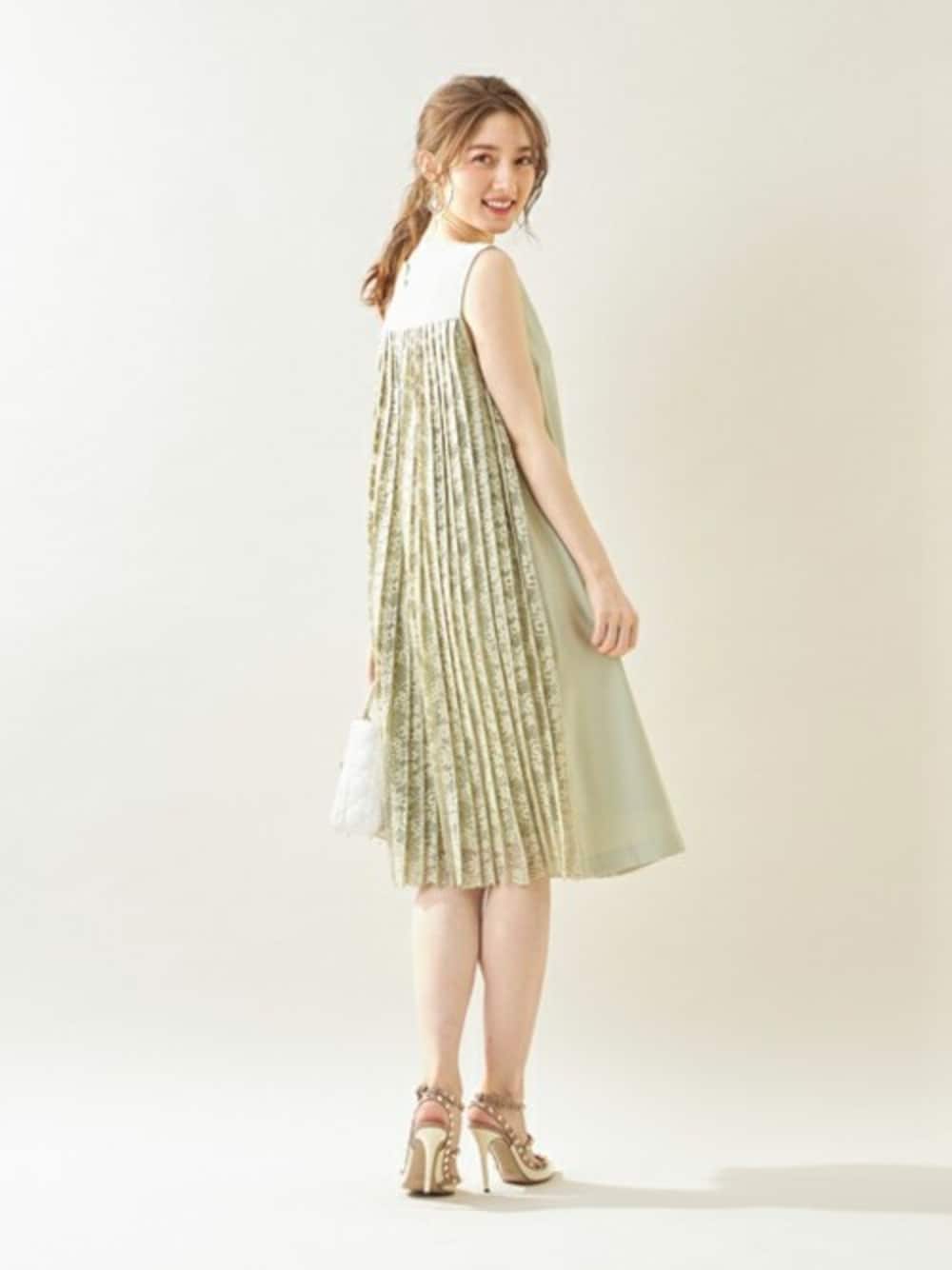 「レース、プチプラ、フェミニン、オケージョン、プリーツ、春コーデ、夏コーデ、tocco、toccocloset、toccoclosetluxe」｜「tocco closetのパール装飾バックレースプリーツノースリーブワンピース≪tocco closet luxe≫（ワンピース、グリーン系）」を使った、tocco closet_zozotownさん（レディース・163cm）の春コーディネートの1枚目の写真