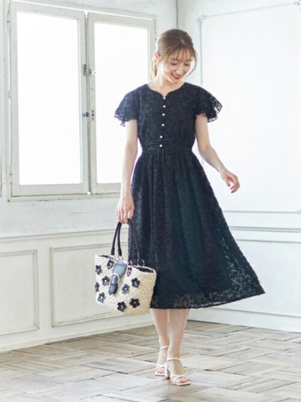 「チェック、ブラック、ジャガード、プチプラ、フェミニン、透け感、夏コーデ、tocco、大人かわいい、toccocloset」｜「tocco closetのパール釦ハートネックダブルフレアスリーブシアーチェック×ジャガードワンピース（ワンピース、ブラック系）」を使った、tocco closet_zozotownさん（レディース・163cm）の春コーディネートの1枚目の写真