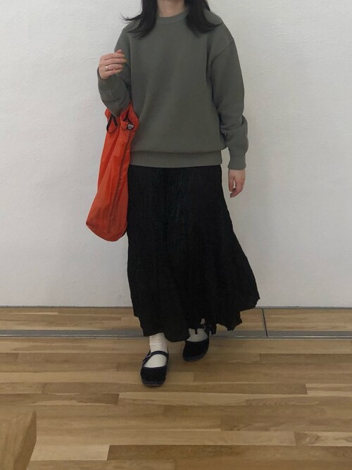 Kotono使用「ユニクロ（ツイストプリーツロングスカート）」的時尚穿搭