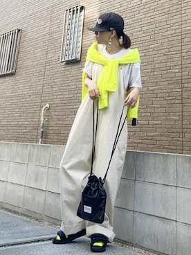 「ネオンイエロー」｜「アイテム（オールインワン・サロペット）」を使った、youkiさん（レディース・161cm）の夏コーディネート