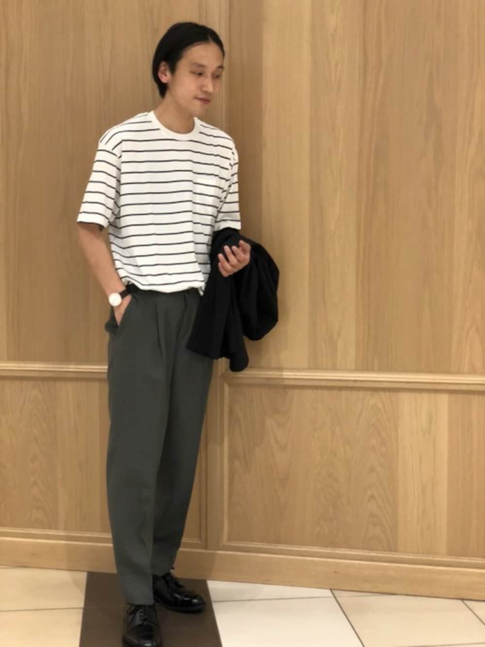 「ボーダー、テーラードジャケット、スラックス、レザーシューズ、ポケットＴシャツ、sanders、morris&sons、cellar door、Handvaerk」｜「handvaerkの【handvaerk】クルーネックポケットTシャツ MEN（Tシャツ/カットソー、その他）」を使った、adachiさん（メンズ・180cm）の春コーディネートの1枚目の写真