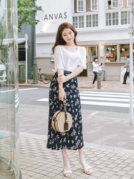 ショルダーバッグを使った 花柄スカート の人気ファッションコーディネート 地域 韓国 Wear