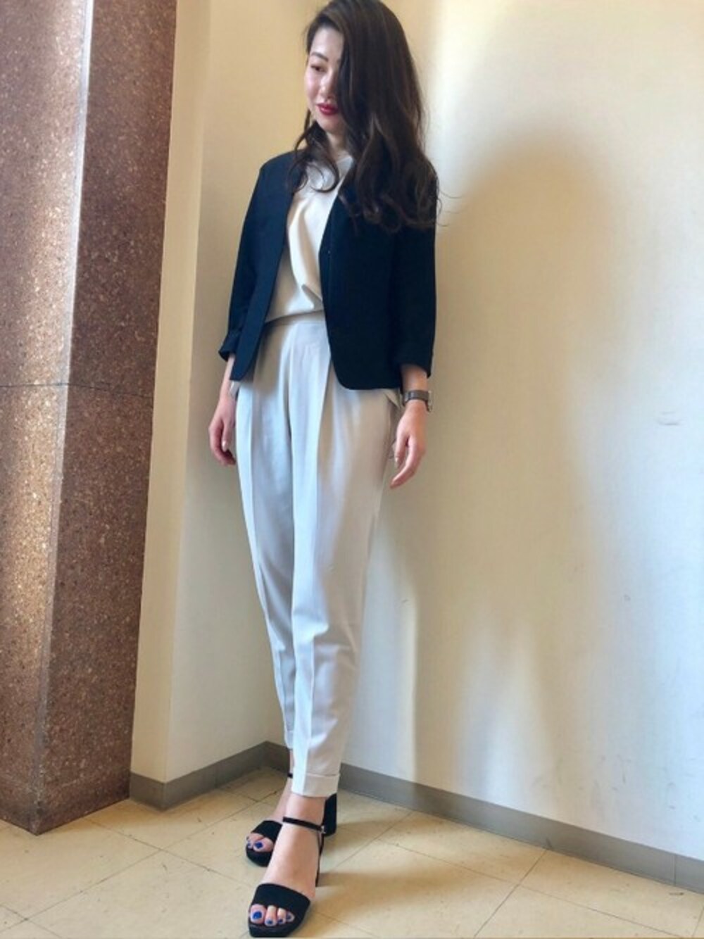 「ジャケット、ブラウス、ストレッチパンツ、パンツスタイル、通勤コーデ、OLコーデ、LAUTREAMONT、オトナ女子、おとなコーデ、ロートレアモン」｜「LAUTREAMONTのソルシードカルゼジャケット（その他アウター、ブルー系）」を使った、LAUTREAMONT CO. ONLINE SHOP ZOZOTOWNさん（レディース・168cm）の春コーディネートの1枚目の写真