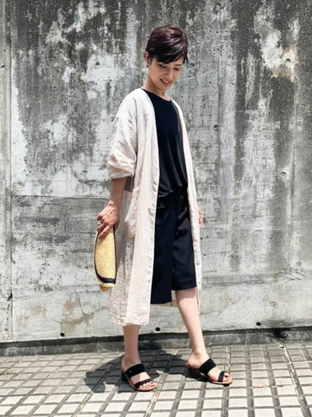 「ハーフパンツ、リネン、パンツスタイル、夏コーデ、半パン、オトナカジュアル、おしゃれさんと繋がりたい、la.f...、オトナ女子、ラエフ」｜「la.f…のイスペリアリネンジャージゆったりカットソー（Tシャツ/カットソー、ブラック系）」を使った、LAUTREAMONT CO. ONLINE SHOP ZOZOTOWNさん（レディース・163cm）の夏コーディネートの1枚目の写真