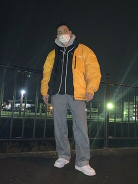 「aicのアイテム（Tシャツ/カットソー、ブラック系）」を使った、ゆーぞさん（メンズ・175cm）の冬コーディネート