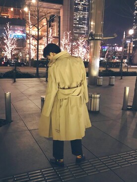 「JW Anderson（ジェイダブリューアンダーソン）のアイテム（トレンチコート）」を使った、Jay Liuさん（メンズ・179cm）の冬コーディネート