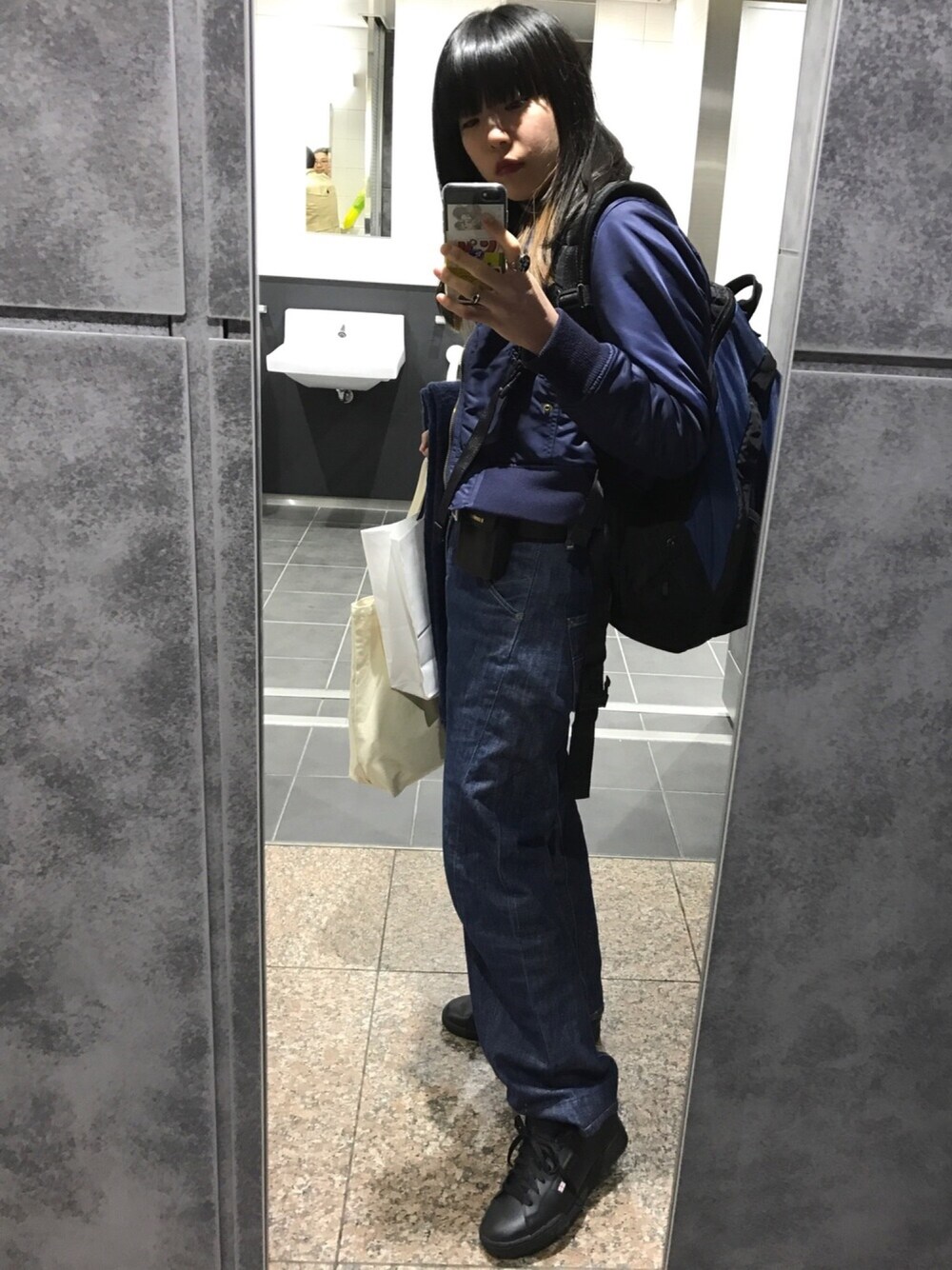 「帰省中」｜「DEPTのアイテム（デニムパンツ、ブルー系）」を使った、茉以さん（レディース・165cm）の春コーディネートの1枚目の写真