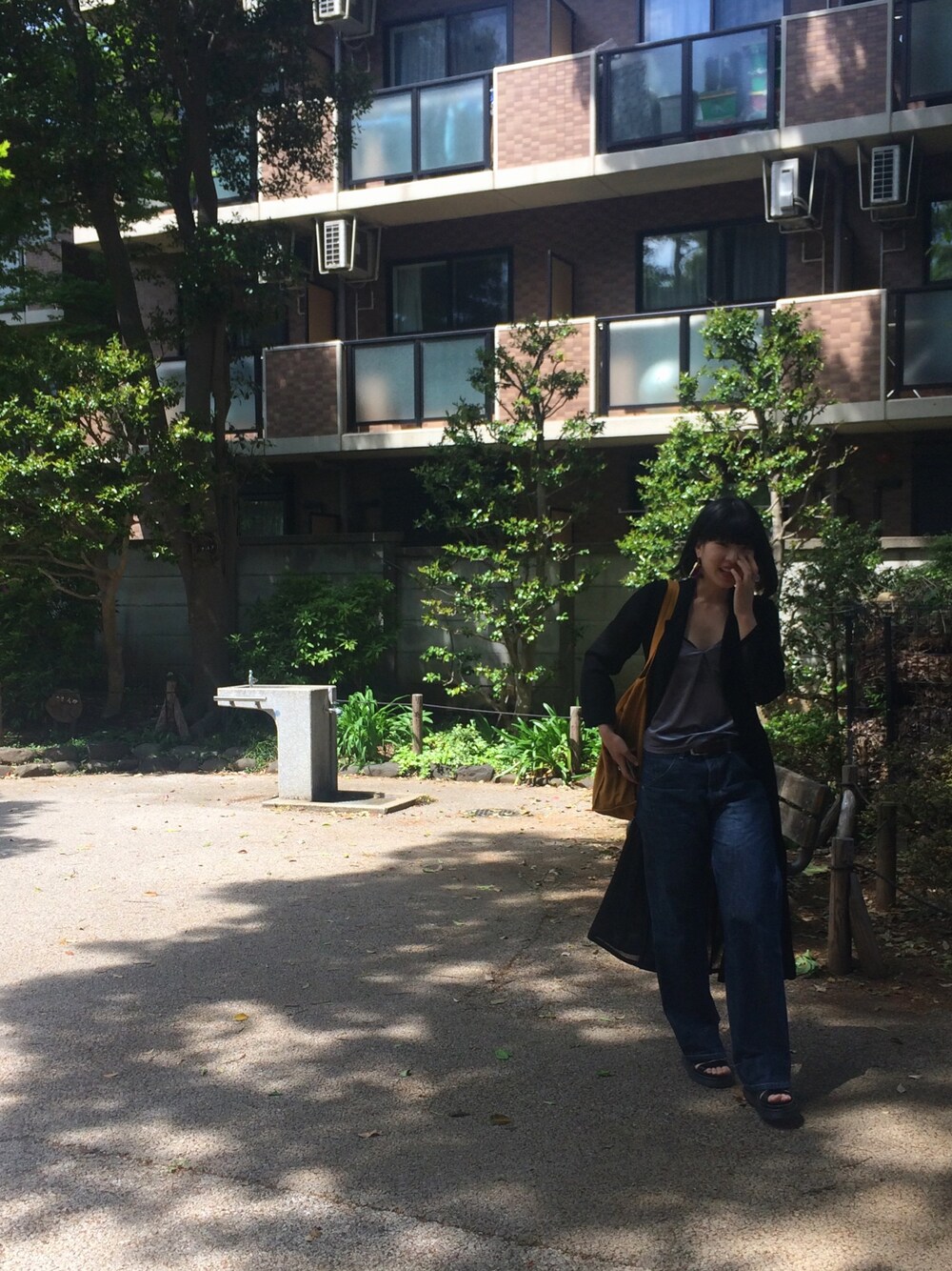 「one after another NICE CLAUPのベロア＊レースビスチェセット（アンサンブル、グレー系）」を使った、茉以さん（レディース・165cm）の夏コーディネートの1枚目の写真