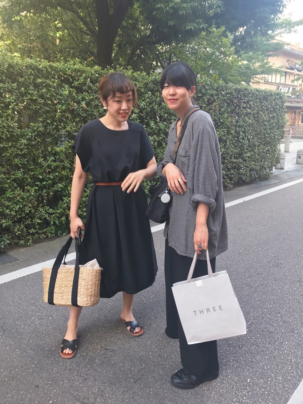 「帰省」｜「usedのアイテム（シャツ/ブラウス、グレー系）」を使った、茉以さん（レディース・165cm）の夏コーディネートの1枚目の写真