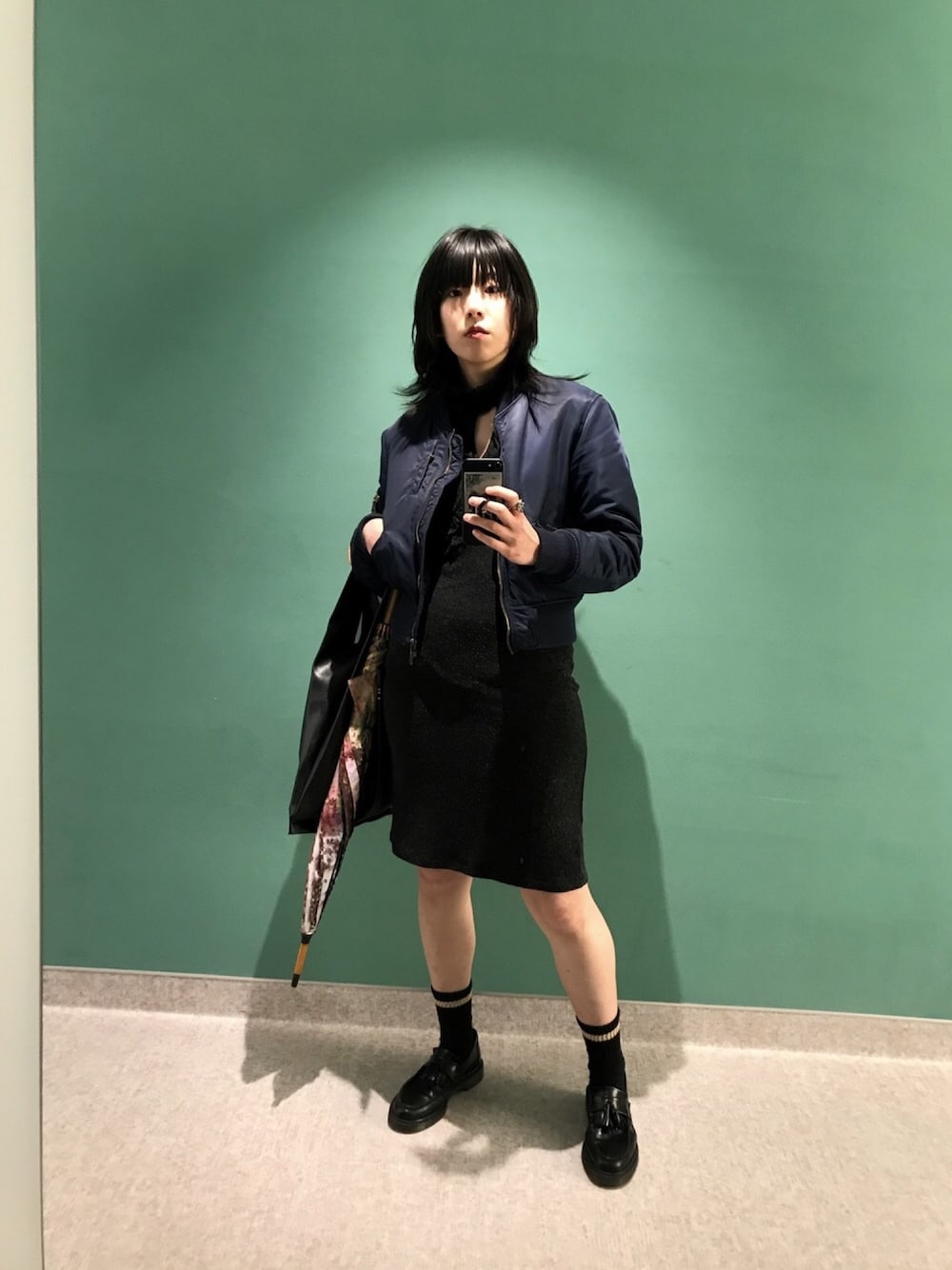「mame、古着、ワンピース、休日スタイル、美術館コーデ、展覧会」｜「mameのブルゾン（ブルゾン、ブルー系）」を使った、茉以さん（レディース・165cm）の春コーディネートの1枚目の写真