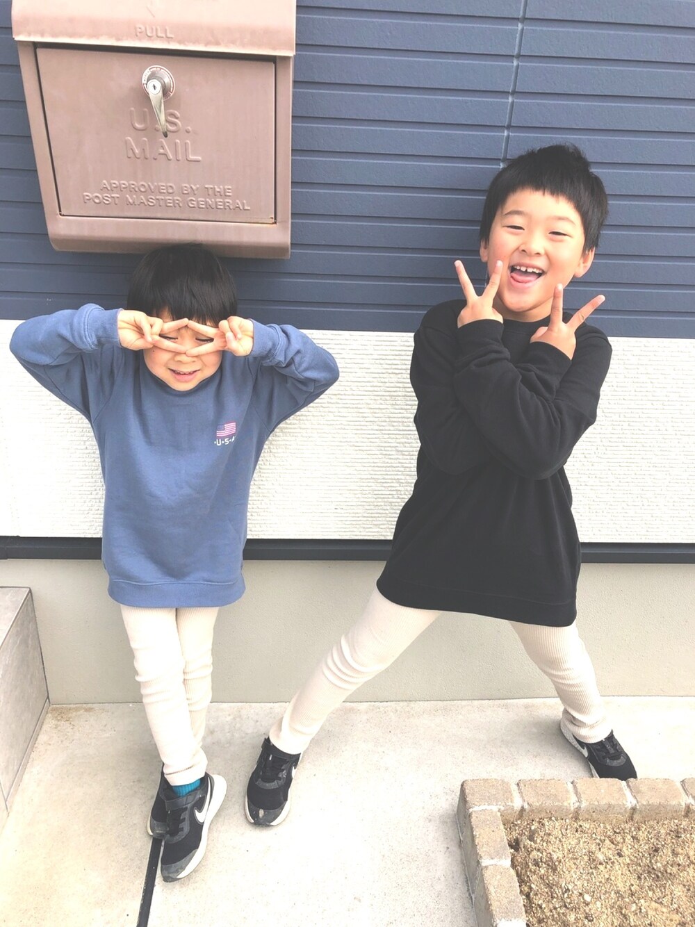 「devirockのアイテム（スウェット、ブラック系）」を使った、you.さん（キッズ・123cm）の秋コーディネートの1枚目の写真