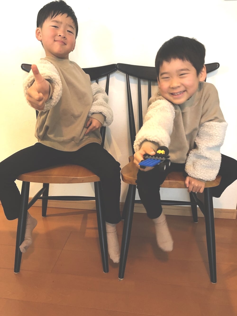 「devirockのスウェットモックネック袖ボアトレーナー（スウェット、ベージュ系）」を使った、you.さん（キッズ）の冬コーディネートの1枚目の写真