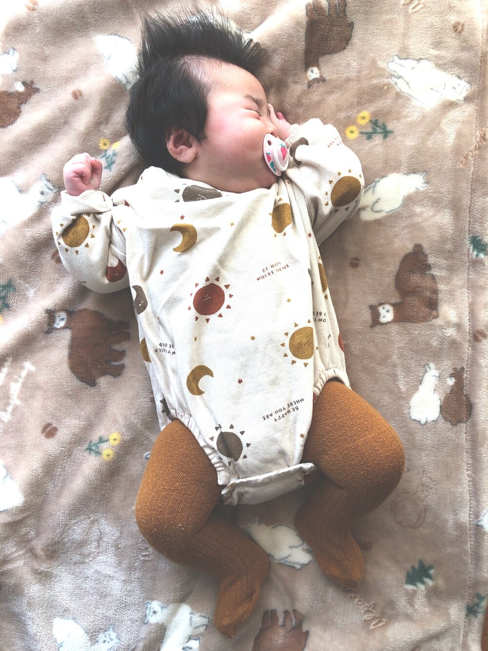 「Birthdayのアイテム（ママ＆ベビー、ベージュ系）」を使った、you.さん（キッズ・123cm）の冬コーディネートの1枚目の写真