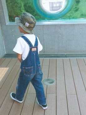 「Levi's（リーバイス）のアイテム（オールインワン・サロペット）」を使った、Lilyさん（キッズ・123cm）の秋コーディネート