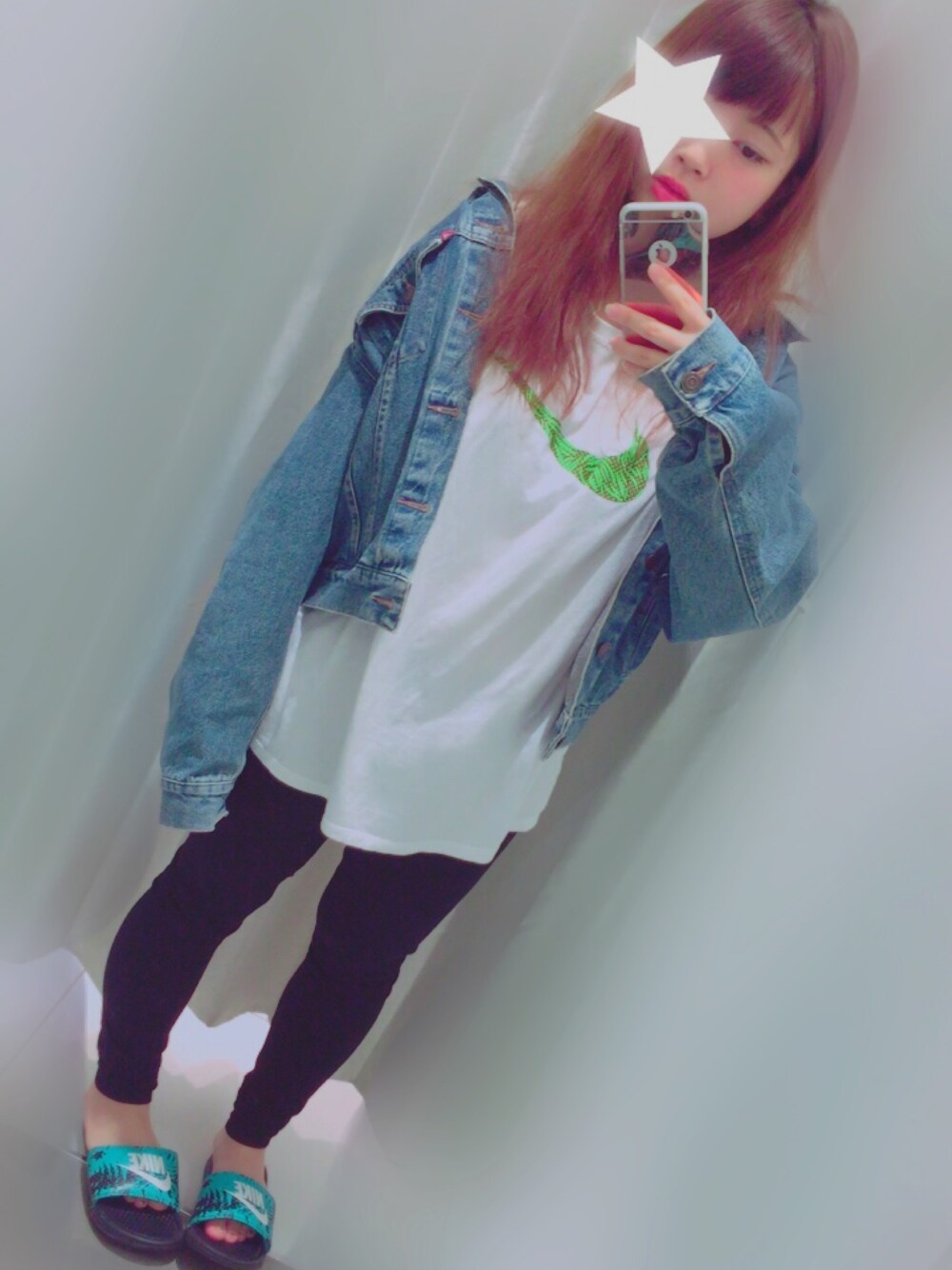 「カジュアル、サンダル、ナイキ、ナイキTシャツ、ナイキコーデ、ナイキ女子、カジュアルコーデ」｜「NIKEのNIKE / PALM PRINT SWOOSH TEE(AS)（Tシャツ/カットソー、ホワイト系）」を使った、ななさん（レディース・146cm）の春コーディネートの1枚目の写真