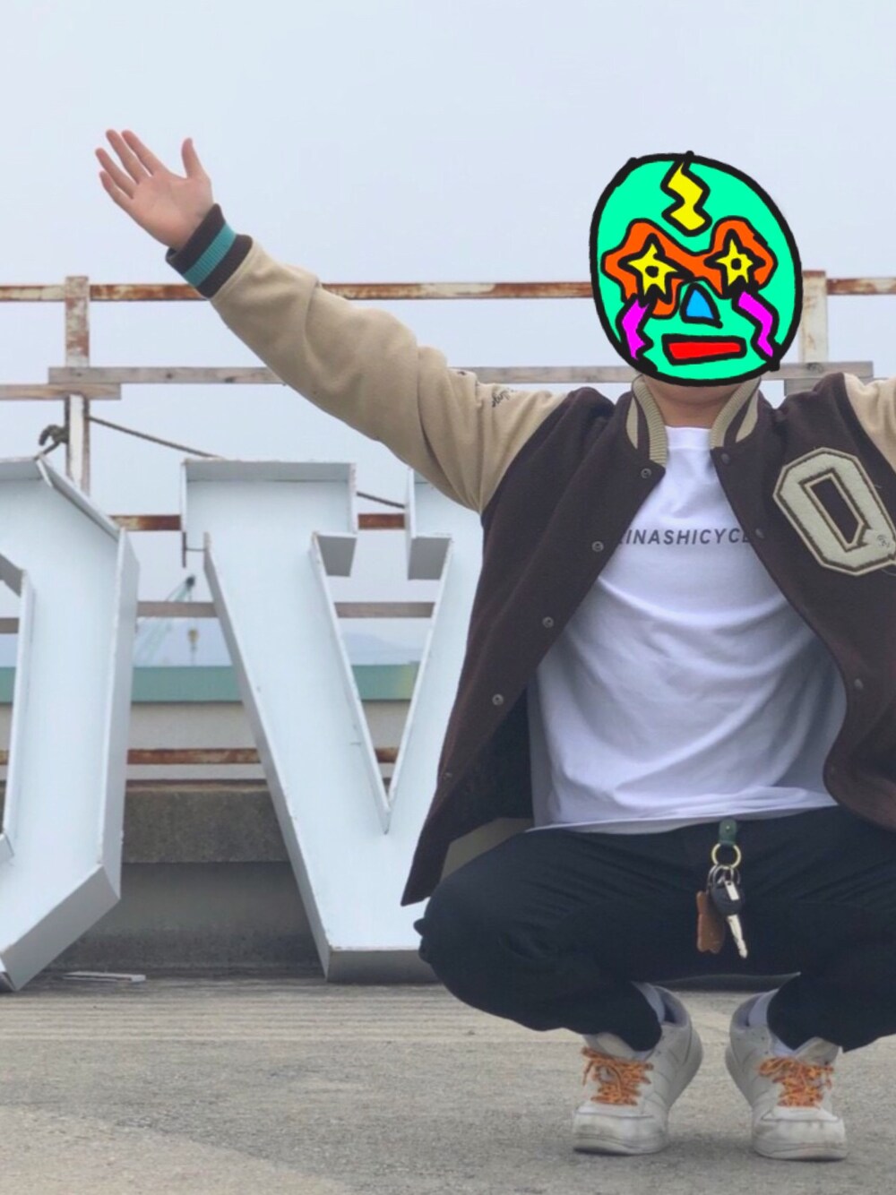 「スタジャン、KINASHI CYCLE、Tシャツ、シンプルコーデ、休日スタイル、ビッグシルエット、いいね、save、フォローお願いします🤑、お洒落さんとつながりたい、古着コーデ、古着MIX」｜「古着のアイテム（スタジャン、ベージュ系）」を使った、ミドリムシさん（メンズ・165cm）の冬コーディネートの1枚目の写真