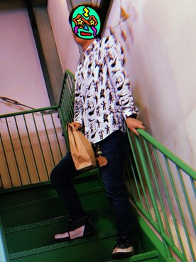 「Design Tshirts Store graniph（デザイン　ティーシャツ　ストア　グラニフ）のアイテム（シャツ/ブラウス、ホワイト系）」を使った、ミドリムシさん（メンズ）の冬コーディネート