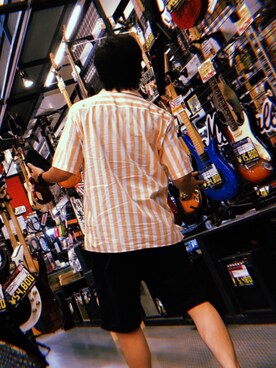 「UNIQLO（ユニクロ）のアイテム（シャツ/ブラウス、オレンジ系）」を使った、ミドリムシさん（メンズ）の冬コーディネート