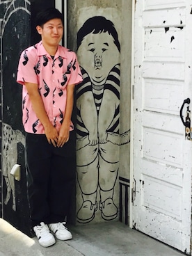 「13MONTH（サーティーンマンス）のアイテム（シャツ/ブラウス、ピンク系）」を使った、ミドリムシさん（メンズ）の冬コーディネート