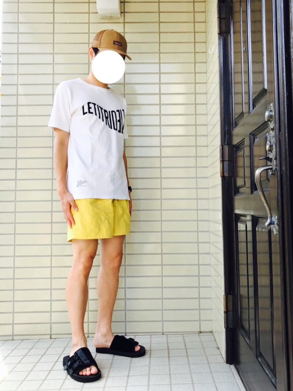 「夏、ショートパンツ、patagonia、スポーツサンダル、キャップ、バギーズショーツ、黄色」｜「ChampionのチャンピオンLIR別注USA Tee 1（Tシャツ/カットソー、ホワイト系）」を使った、ＳＯさん（メンズ・180cm）の夏コーディネートの1枚目の写真