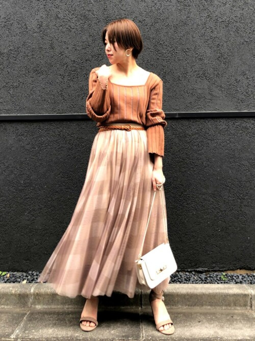 「ベージュ、チュールスカート、ロングスカート、チェックスカート、ベージュコーデ、春コーデ、低身長、ドロシーズ(DRWCYS)、DRWCYS」｜「DRWCYSの2wayワイドリブニットトップス（ニット/セーター、ブラウン系）」を使った、YUMIさん（レディース・150cm）の冬コーディネートの1枚目の写真