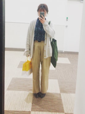 「UNIQLO（ユニクロ）のアイテム（カーディガン/ボレロ、ホワイト系）」を使った、MOEさん（レディース・158cm）の秋コーディネート