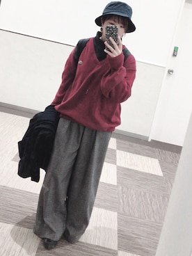 「LACOSTE（ラコステ）のアイテム（ニット/セーター、レッド系）」を使った、MOEさん（レディース・158cm）の冬コーディネート
