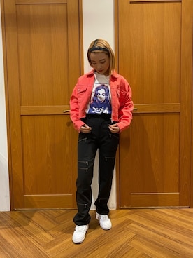 「アイテム（デニムジャケット、ピンク系）」を使った、山口 美結さん（レディース・158cm）の冬コーディネート