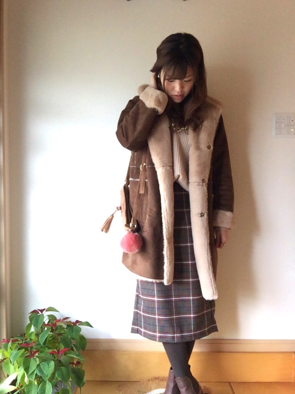 「秋冬、大人カジュアル、オトナ女子、プチプラ、大人ガーリー、GU、冬、コート、紅葉い紅葉🍁」｜「Afternoon TeaのEE82 ボア付きスウェード調ショルダーバッグ（ショルダーバッグ、ベージュ系）」を使った、ゆかさん（レディース・164cm）の秋コーディネートの1枚目の写真