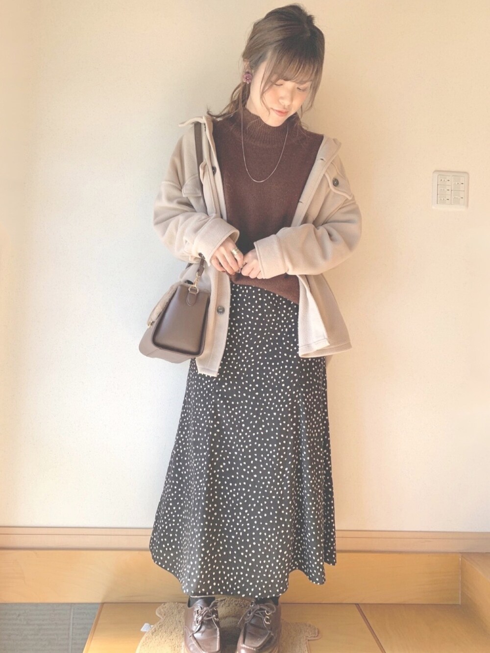「大人カジュアル、秋のコーデ、オトナ女子、大人ガーリー、高身長女子、ロングスカート、プチプラ、昨日のコーデ、プチプラコーデ」｜「しまむらのアイテム（シャツ/ブラウス、ベージュ系）」を使った、ゆかさん（レディース・164cm）の秋コーディネートの1枚目の写真