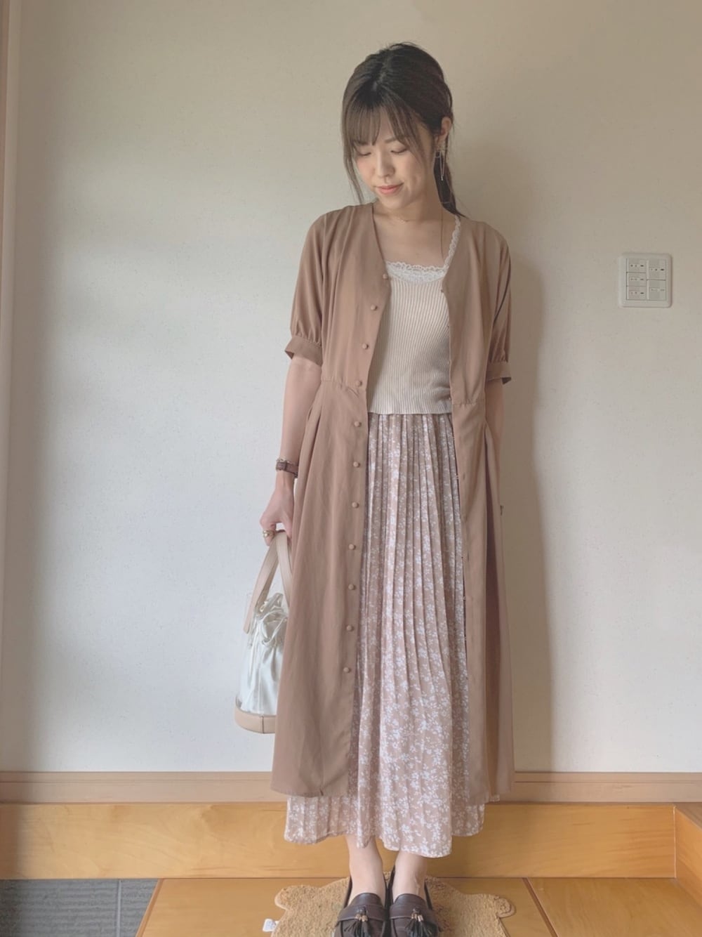 「春夏コーデ、今日のコーデ、休日コーデ、ロングスカート、大人コーデ、高身長女子、ブラウン、ワントーンコーデ、ブラウンワンピース、プチプラ」｜「しまむらのアイテム（ワンピース/ドレス、ブラウン系）」を使った、ゆかさん（レディース・164cm）の春コーディネートの1枚目の写真