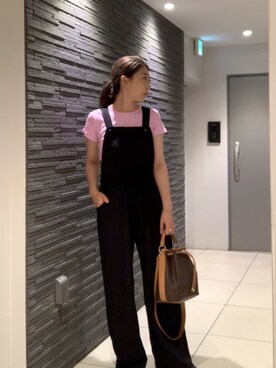 サロペット オーバーオールを使った ピンクtシャツ のレディース人気ファッションコーディネート Wear