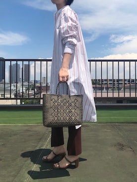 「スリットパンツ」｜「アイテム（シャツワンピース）」を使った、MITSUMIさん（レディース・161cm）の春コーディネート