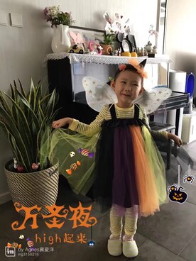 「千趣会のアイテム（Tシャツ/カットソー、イエロー系）」を使った、Agnesさん（レディース）の冬コーディネート