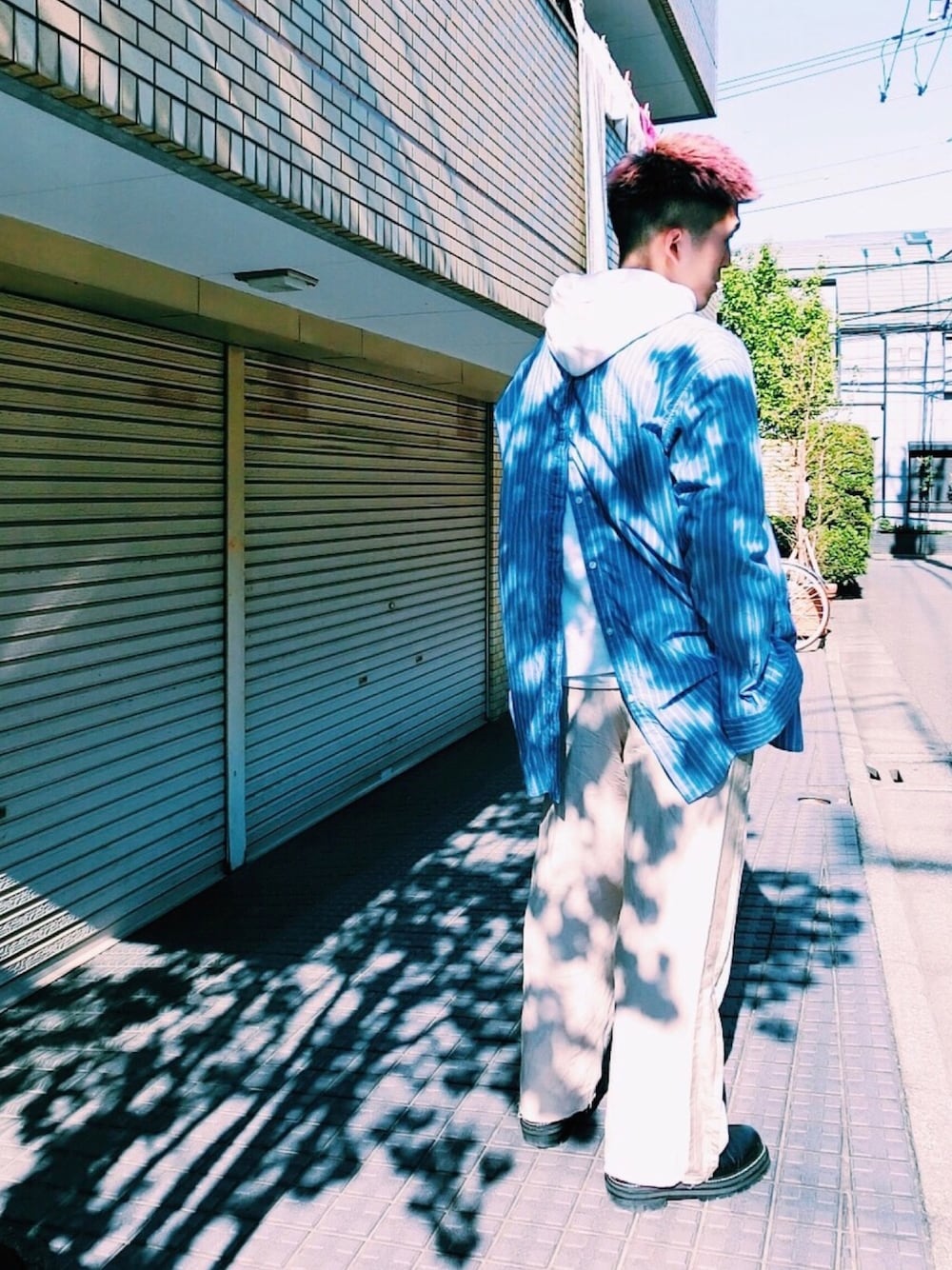 「平成最後のWEARISTAセンバツ、春、バックオープン、ストライプシャツ、ラインパンツ、UNUSED、sacai、fragment、name.、soe」｜「UNUSEDのアイテム（シャツ/ブラウス、ブルー系）」を使った、TAKANAOさん（メンズ・173cm）の春コーディネートの1枚目の写真
