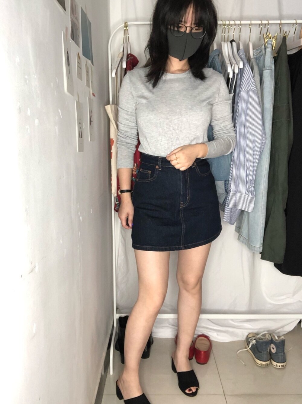 「PULL&BEARのアイテム（デニムスカート、ブラック系）」を使った、小个子Wnaさん（レディース・155cm）の春コーディネートの1枚目の写真